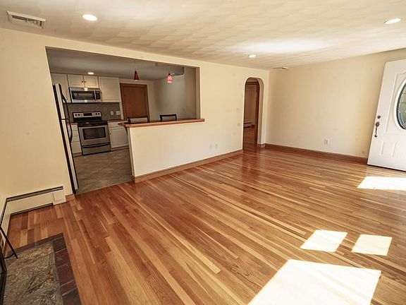 4th image of 19 Fellsmere St