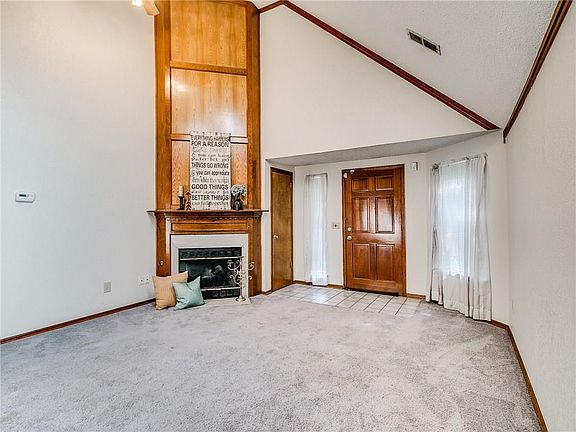 2nd image of 2111 Parkview Dr