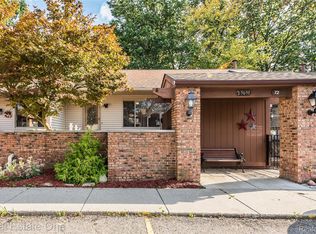 25691 Lexington Dr UNIT 3, South Lyon, MI