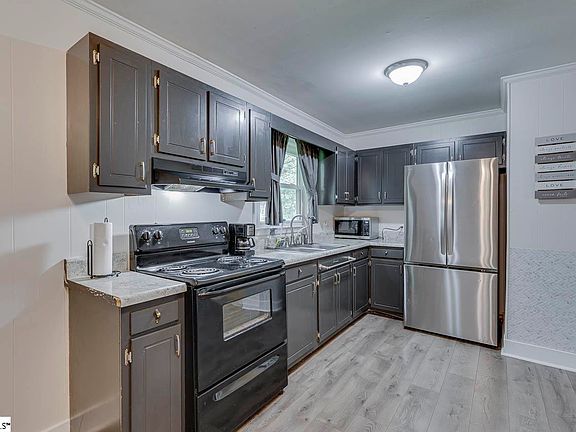3rd image of 108 Jasper Dr