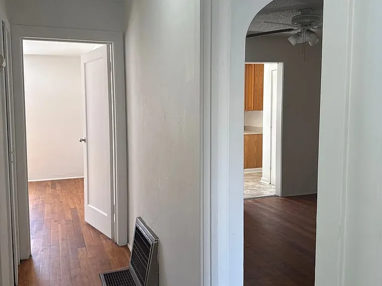 817-823 N Monroe St — Photo 12