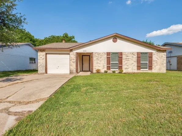 2210 Sheriff Dr, Grand Prairie, TX 75051