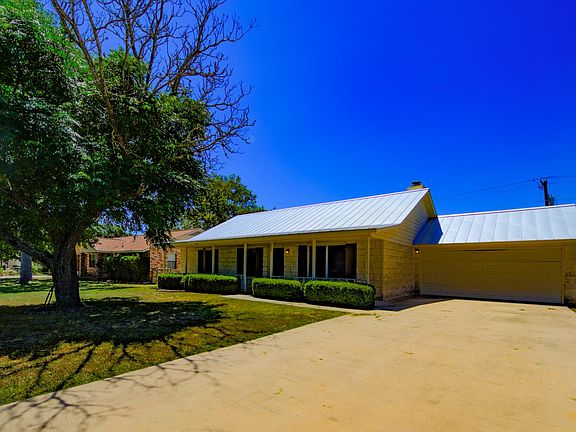 2nd image of 209 Deer Creek Dr