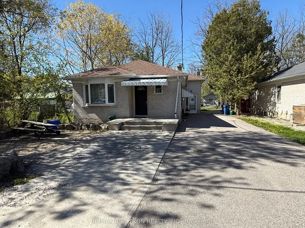 18 Irwin Ave, Aurora, ON L4G 3G2