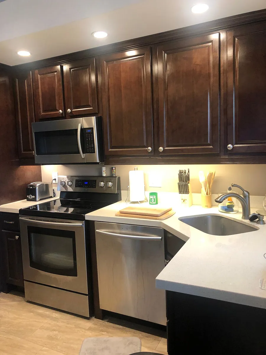 Building Photo - 9 N Birch Rd #202