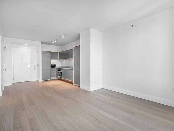 5th image of 10 City Pt APT 22N