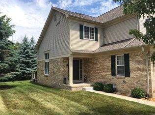 25524 Orchard Ct, Flat Rock, MI 48134