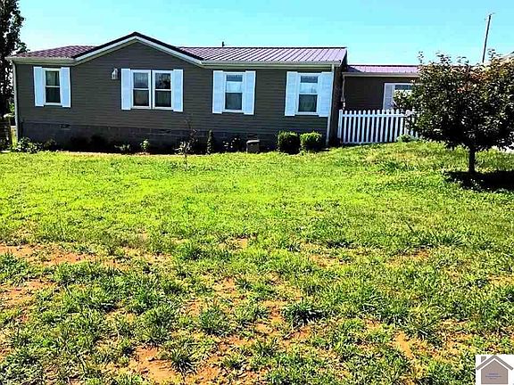 3rd image of 303 Shamrock Ln
