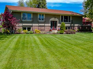 348 Highway D, Dousman, WI 53118