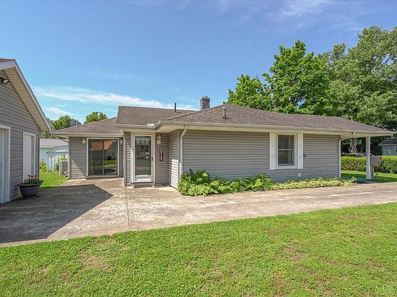4th image of 612 Walnut St
