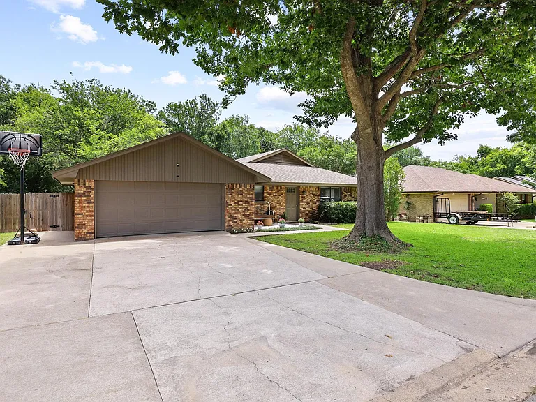 713 Patricia Dr — Photo 20