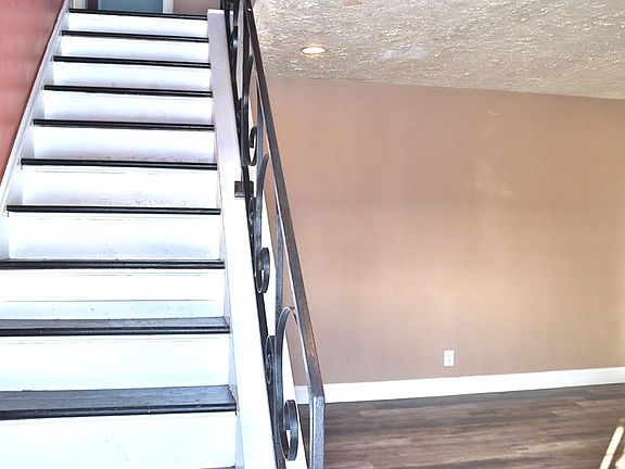 4th image of 6134 Marilyn Rd