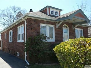 6 Charles St, Bay Shore, NY 11706