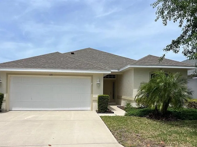 121 Raintree Cir — Photo 1