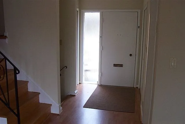 9820 Inglemere Dr — Photo 2