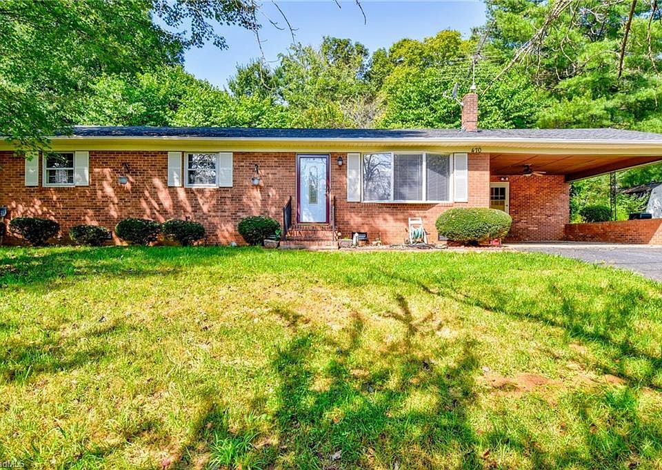 1st image of 470 Clover Leaf Cir