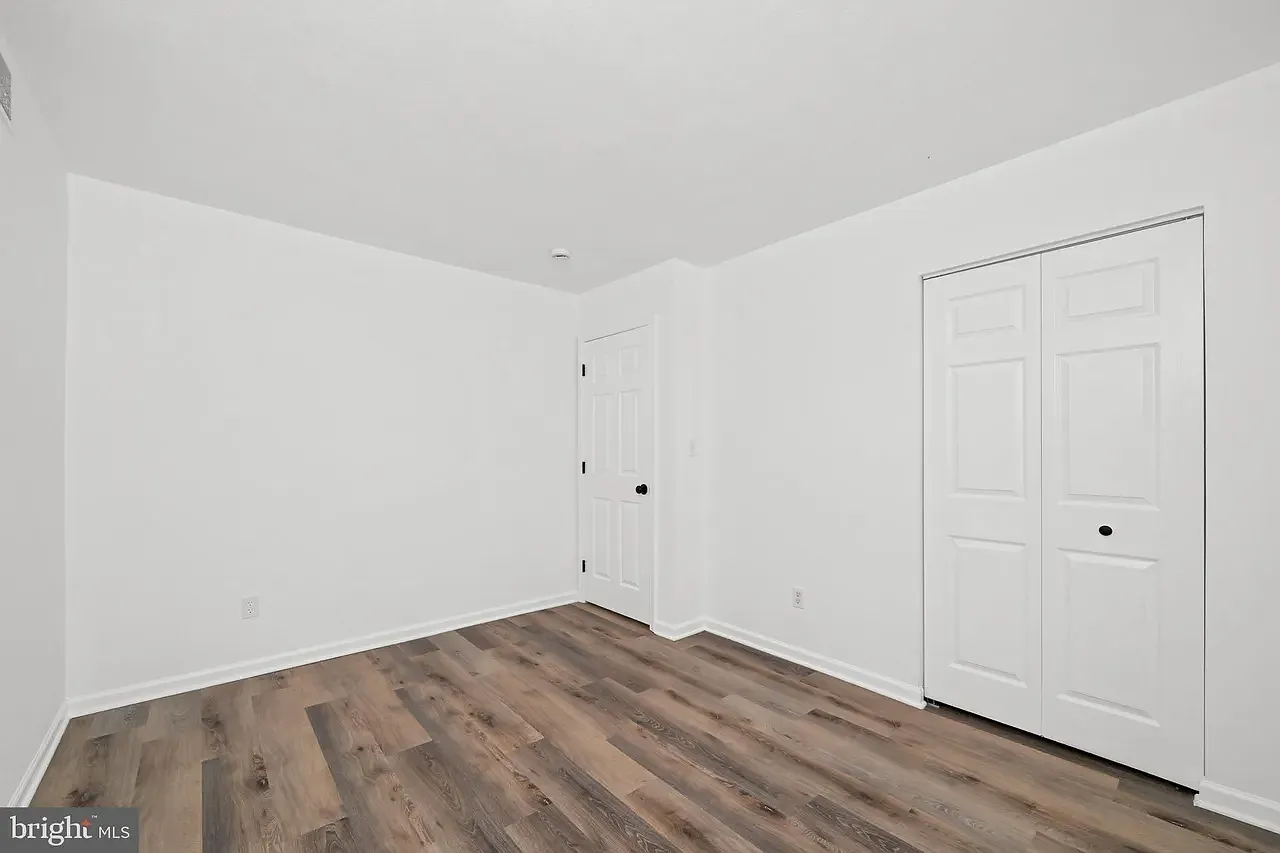 3 bed, 3.5 bath, 1350 sqft, $2,800 — Photo 2