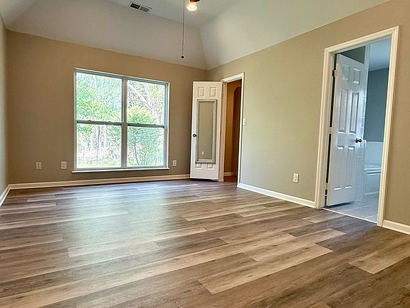 5th image of 12145 Landing Green Dr