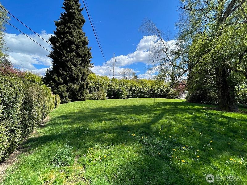 4th image of 8818 E D Street