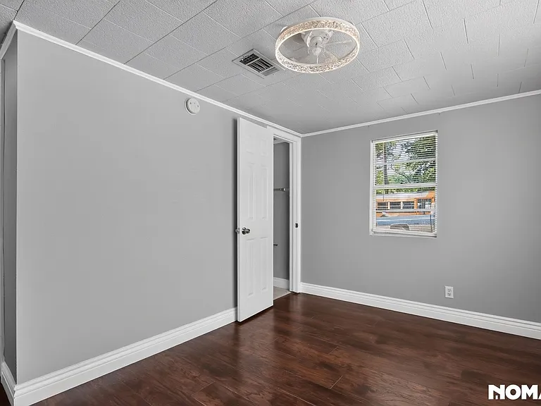 708 S Chestnut St — Photo 4