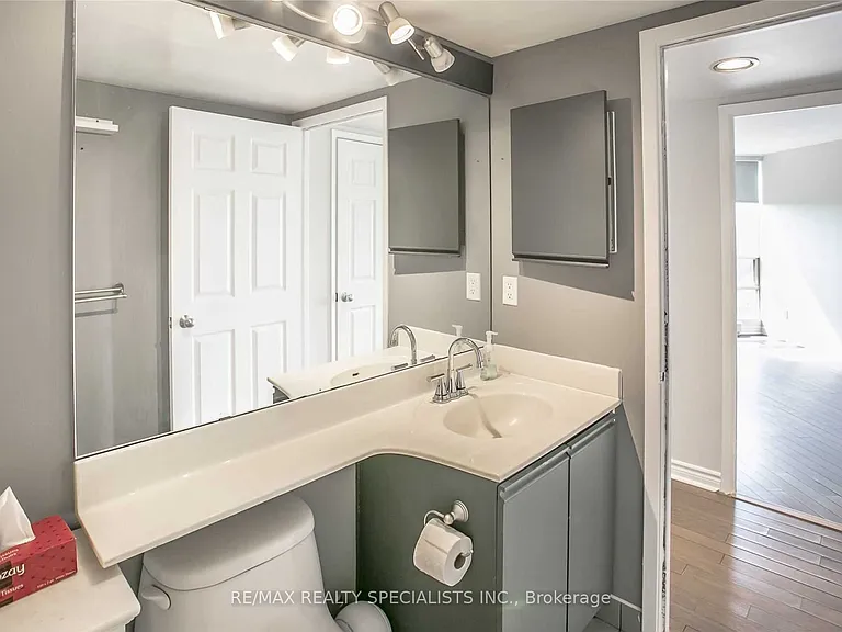 45 Kingsbridge Garden Cir #601 — Photo 13