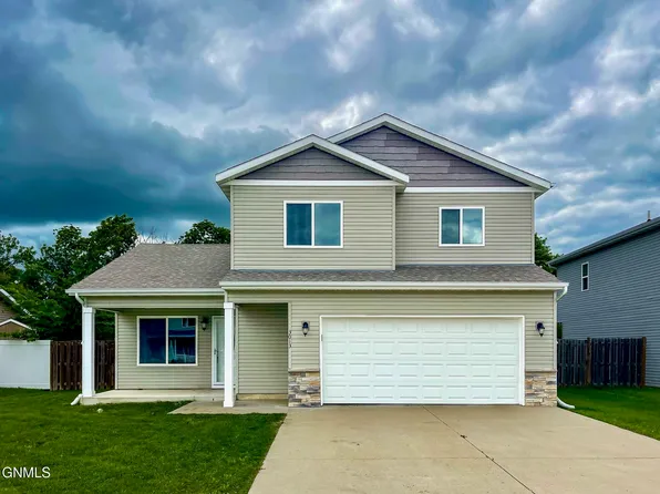 3013 12th St NW, Minot, ND 58703