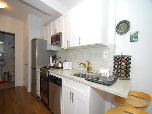 Rented by Buchbinder & Warren | media 19