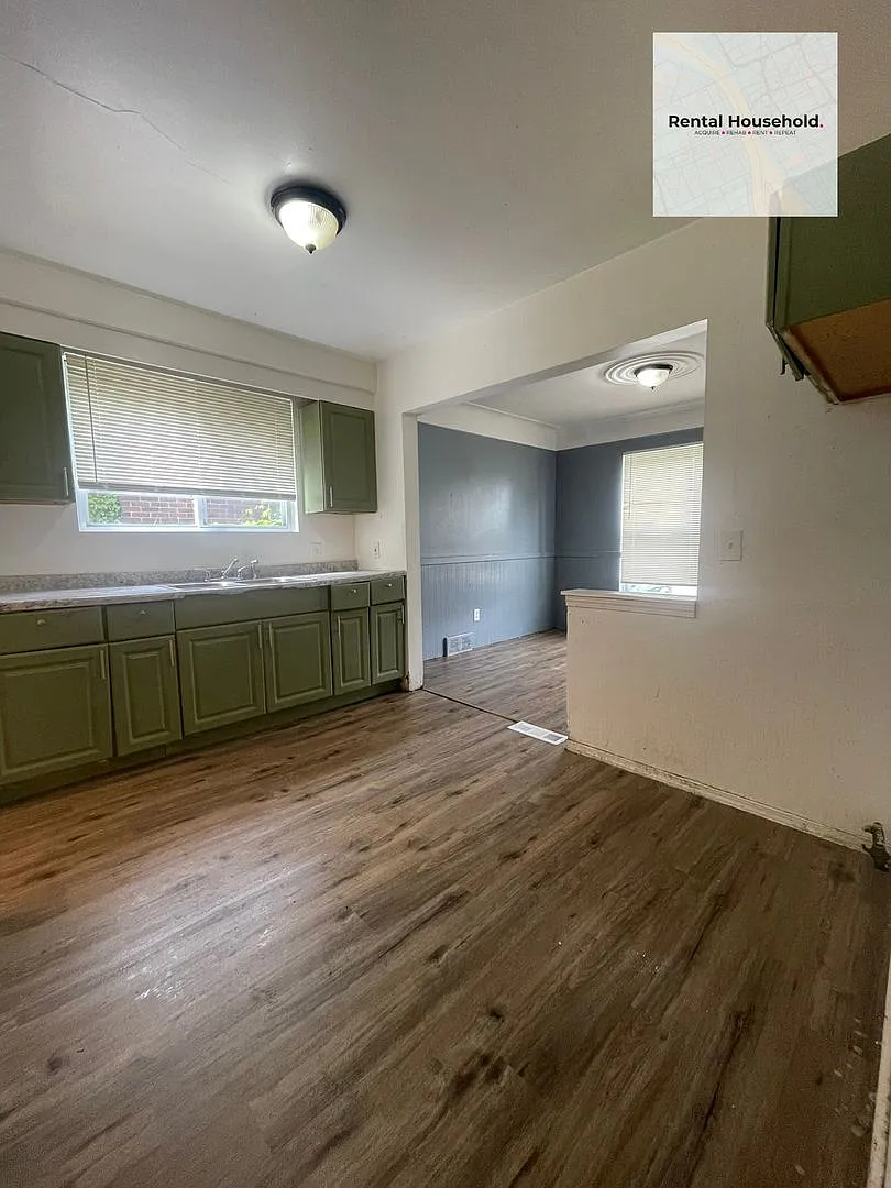 Beautifully Updated 3-Bedroom Bungalow-Ready for Move-In — Photo 3