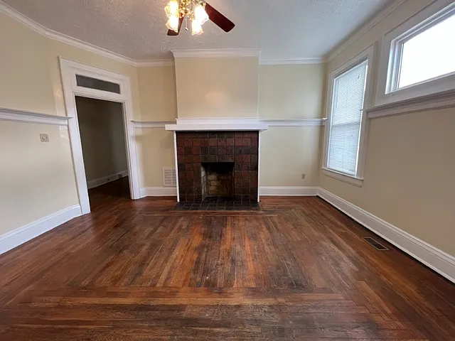 1637 Quarrier St — Photo 11