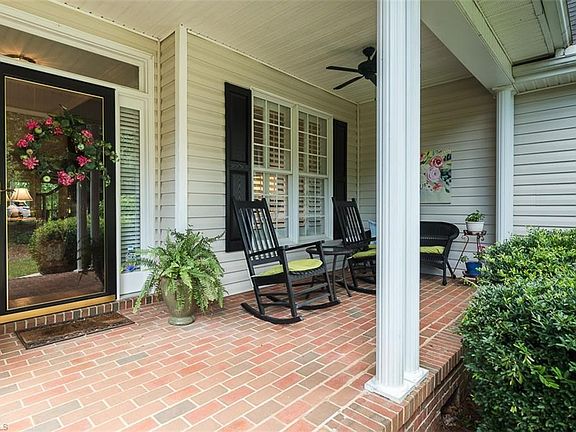 3rd image of 612 Gantwood Ln
