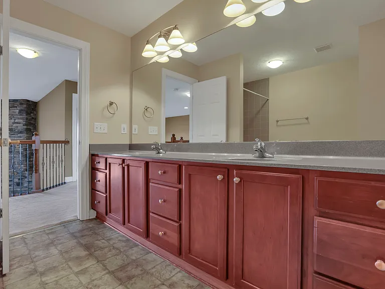 Full Hall Bath