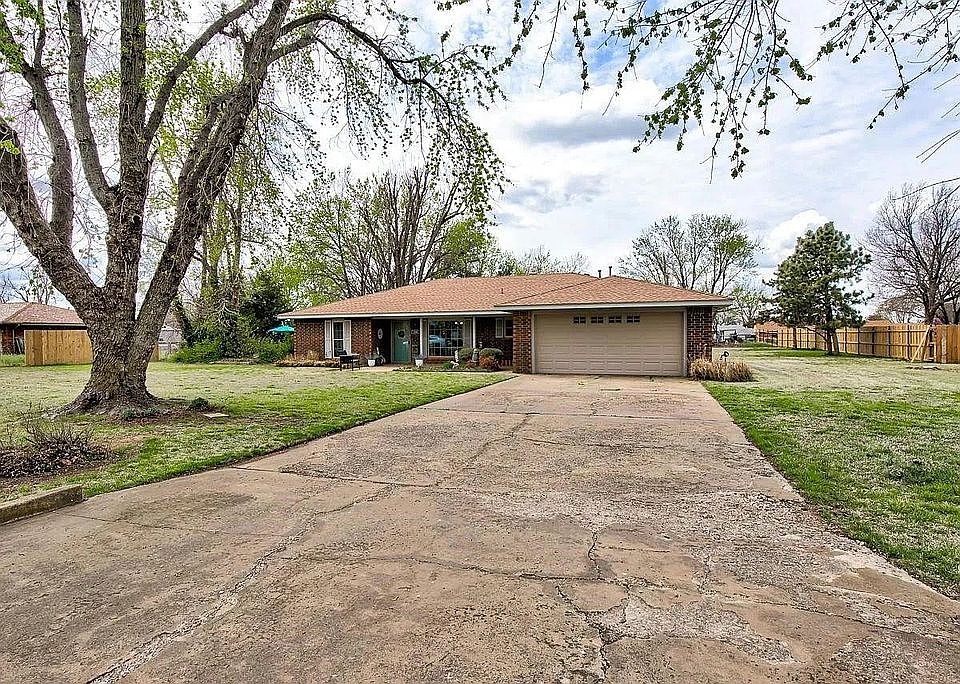 1st image of 108 Sara Dr