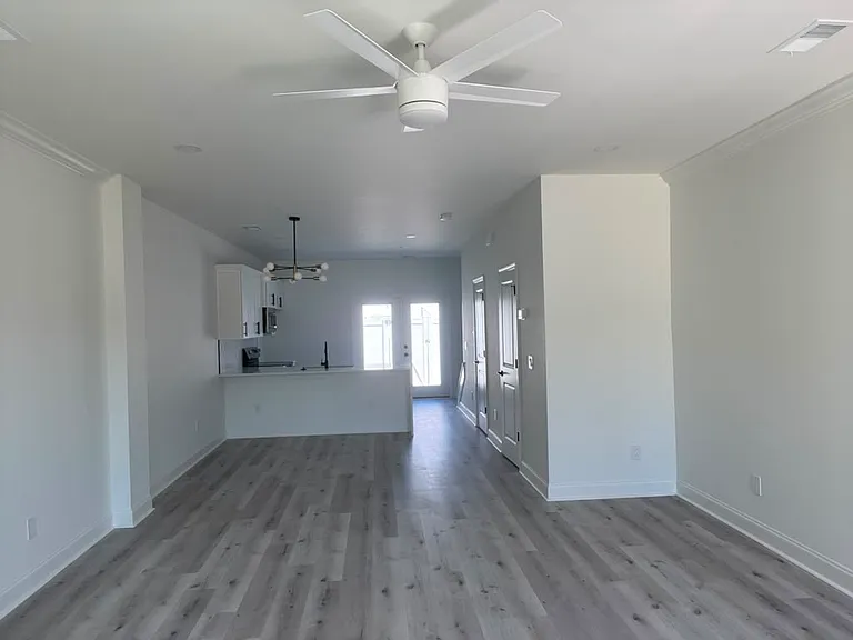 780 Maxine Ct #8C — Photo 2