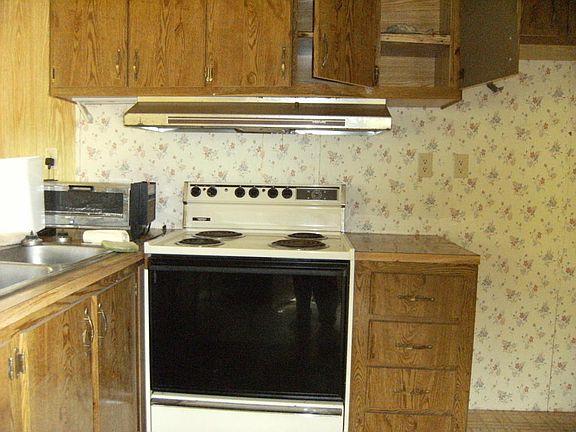 3rd image of 75 Blue Hills Dr