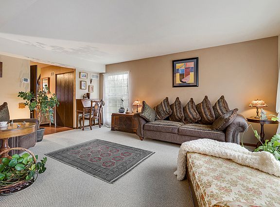4th image of 1631 College Green Dr