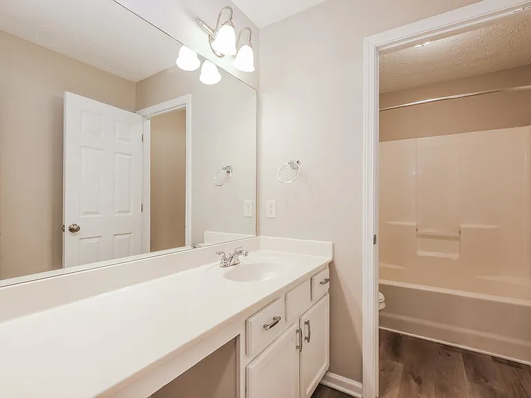 1304 Ivey Pointe Dr — Photo 16