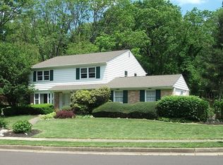 465 Sugar Mill Dr, Huntingdon Valley, PA 19006