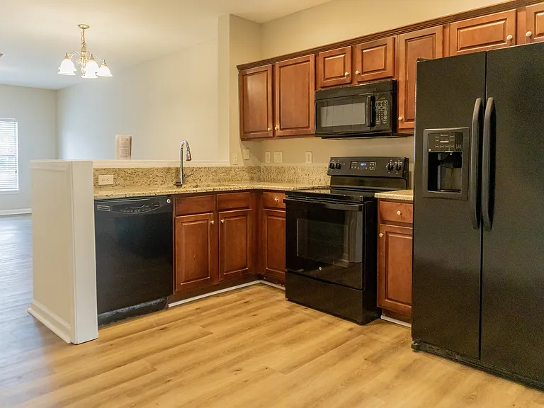 8144 Summerside Cir — Photo 2
