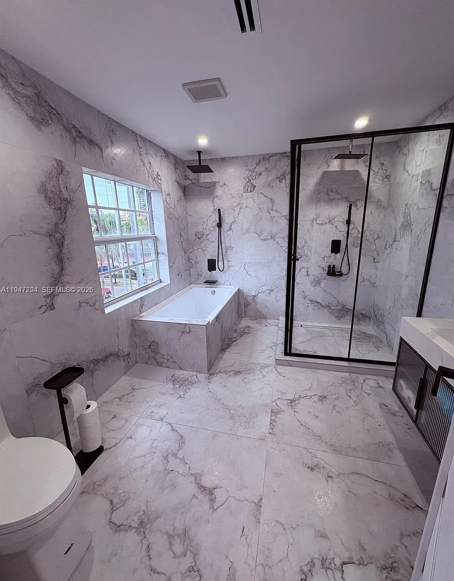 3 bed, 2450 sqft, $7,700 — Photo 4