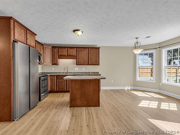 5th image of 235 Chestnut Dr