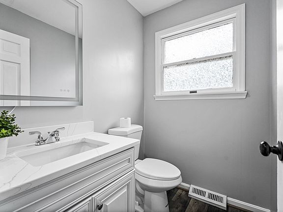 5th image of 9377 Dundee Dr