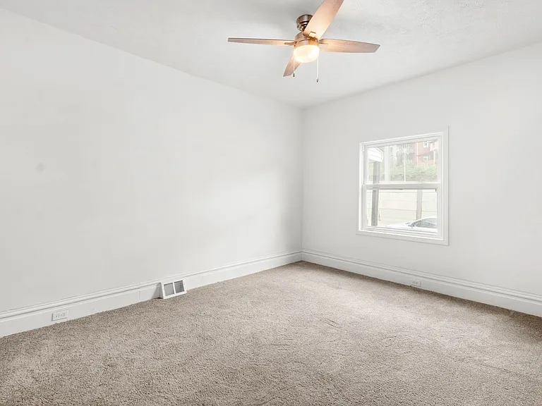 1681 Suburban Avenue — Photo 16