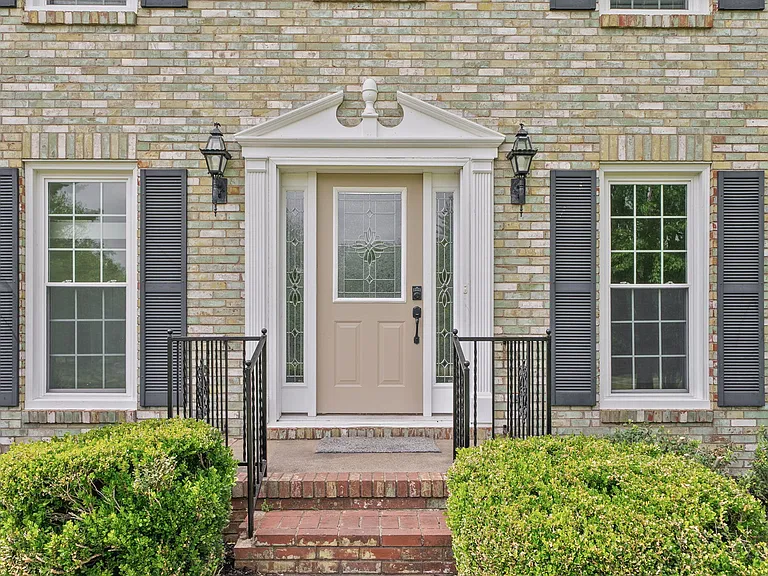 132 Windsor Dr — Photo 33