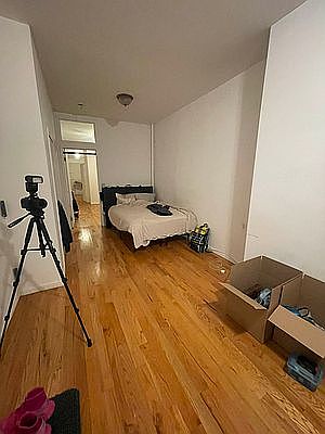 5th image of 245 Montrose Ave APT 2L