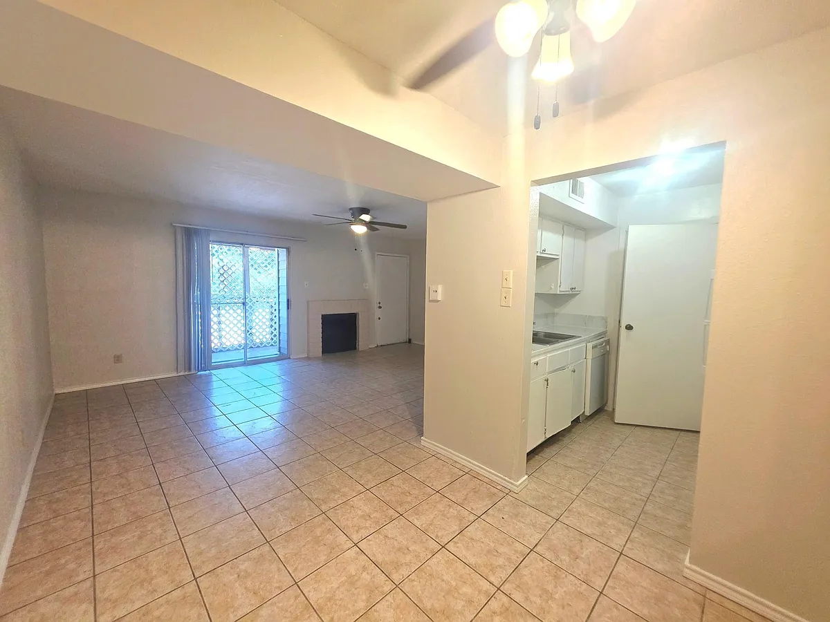 Building Photo - 12511 Ashford Meadow Dr #C