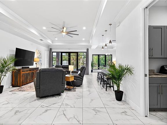 4th image of 3845 47th AVE NE