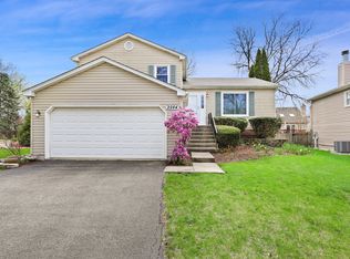 2284 Briarhill Dr, Naperville, IL 60565