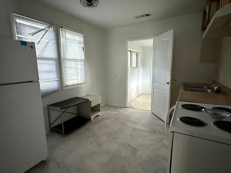 1356 Almont Dr SW — Photo 7