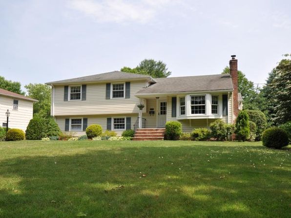 1241 Christine Cir