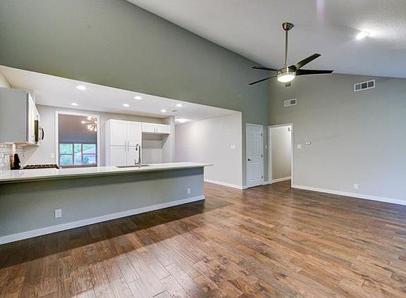 3rd image of 7404 Barcelona Dr